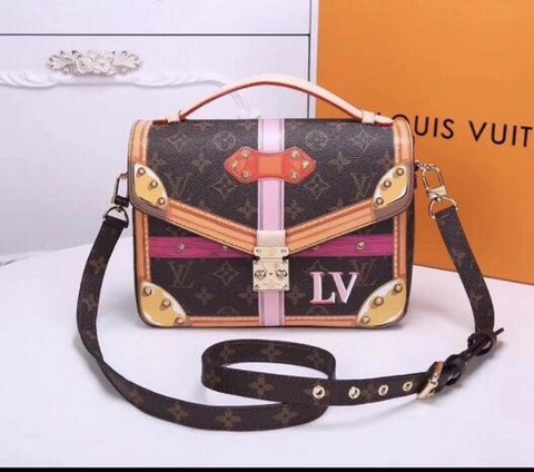 Магазин одежды и аксессуаров