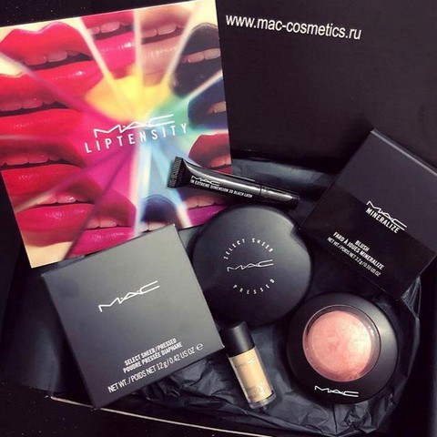 Крис купила