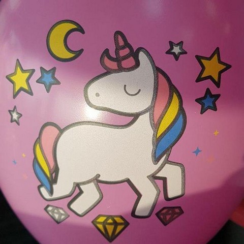 Цветы, шары и единороги