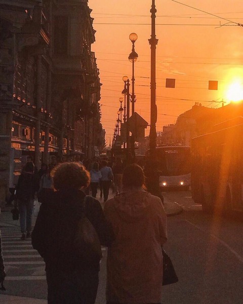 Солнце тлеет в окне