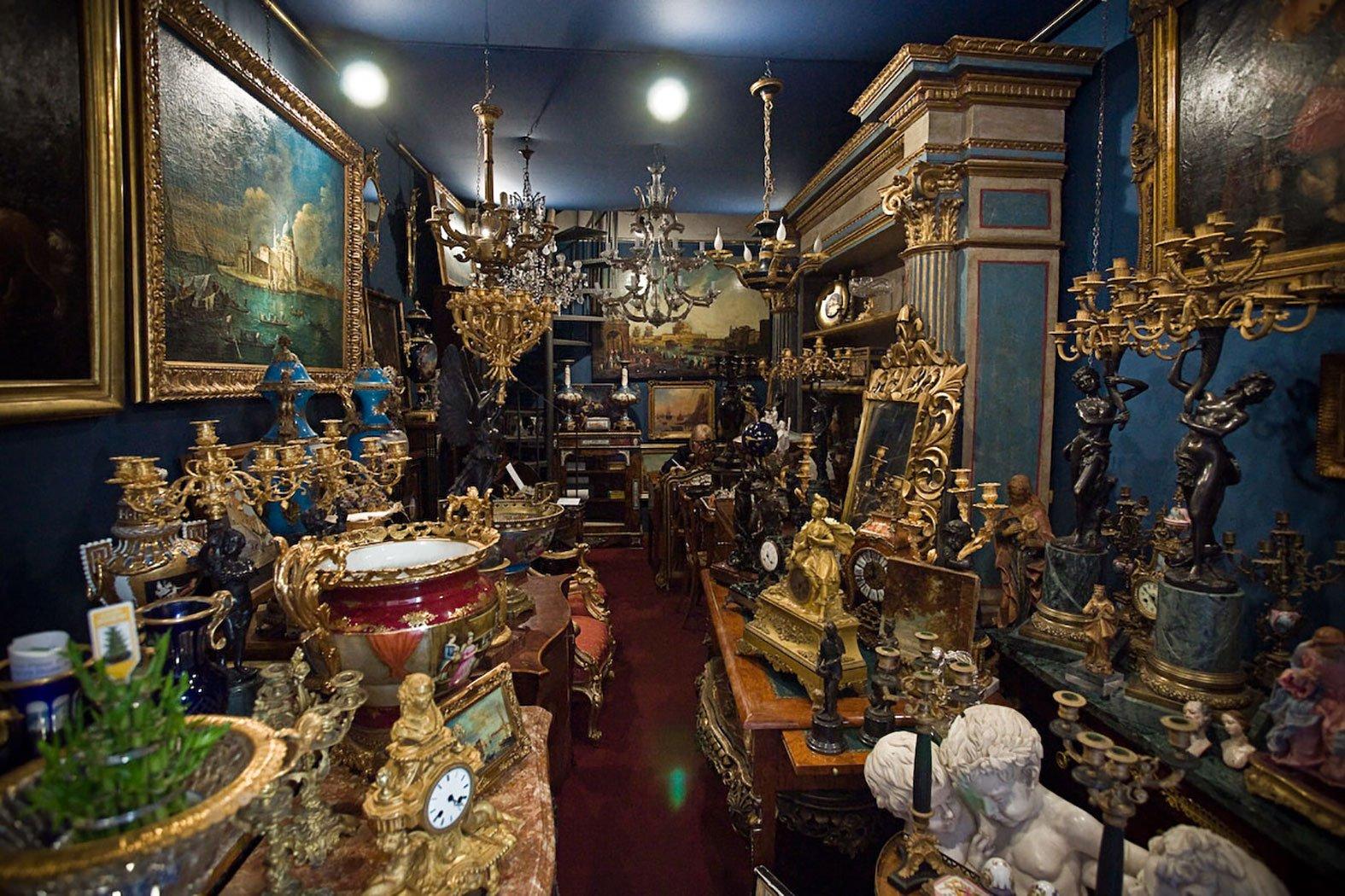 Антикварная лавка